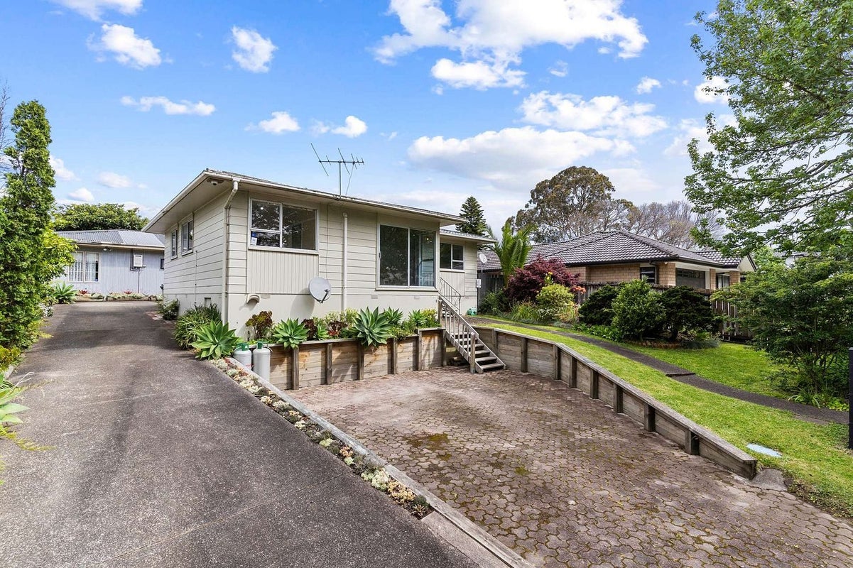 71 Sikkim Crescent, Clover Park, Auckland - Carousel 1