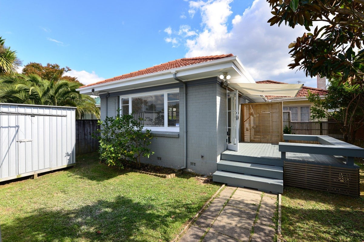 16A Flynn Road, Hillcrest, Hamilton - Carousel 1