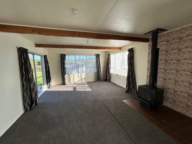 6 Latham Stubbs Crescent, Waipawa, Waipawa - Carousel 2