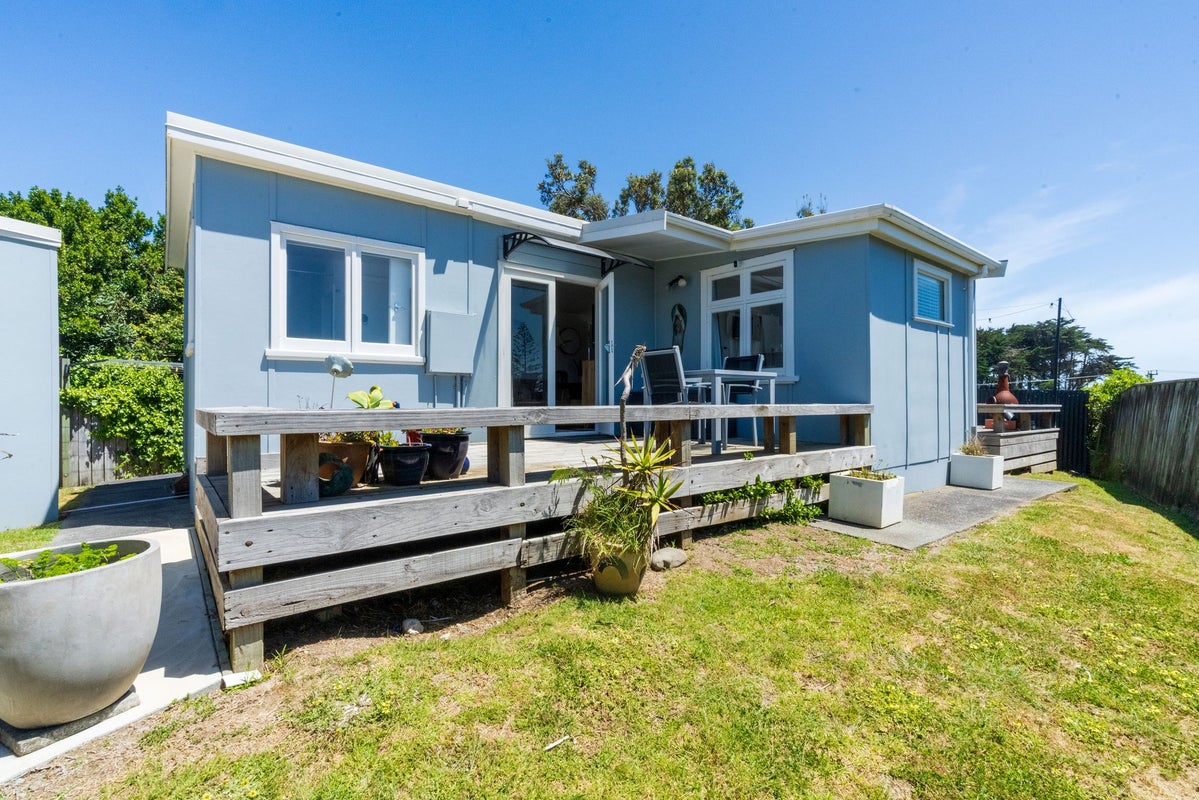143 Kahukura Avenue, Waitarere Beach, Levin - Carousel 1
