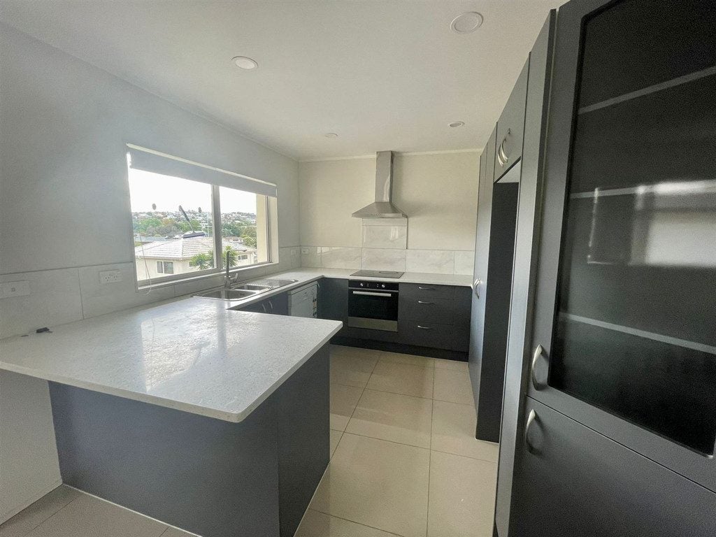9 Birchlea Rise, Goodwood Heights, Auckland - Carousel 2