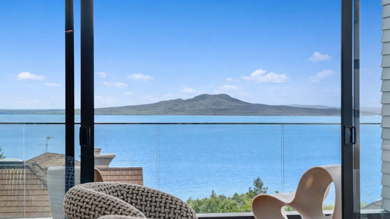 31 Churchill Road, Murrays Bay, Auckland - Carousel 1