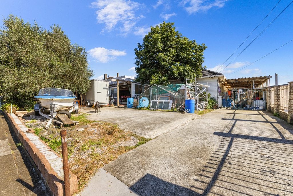 9 Farmer Street, Mangere East, Auckland - Carousel 1