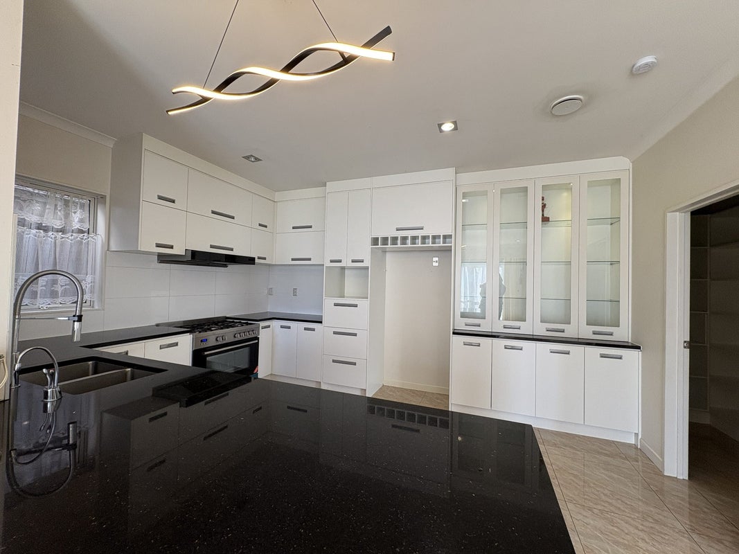 42 Dromoland Drive, Flat Bush, Auckland - Carousel 2