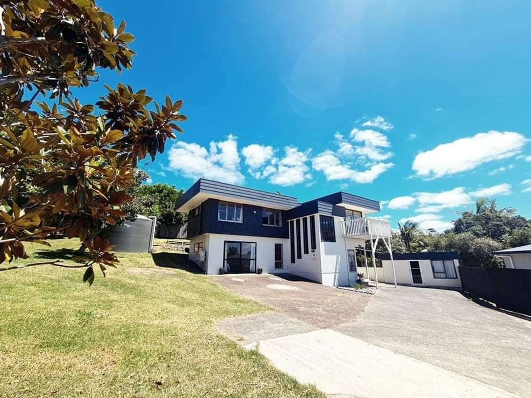 30 Gledstane Road, Stanmore Bay, Whangaparaoa - Carousel 1
