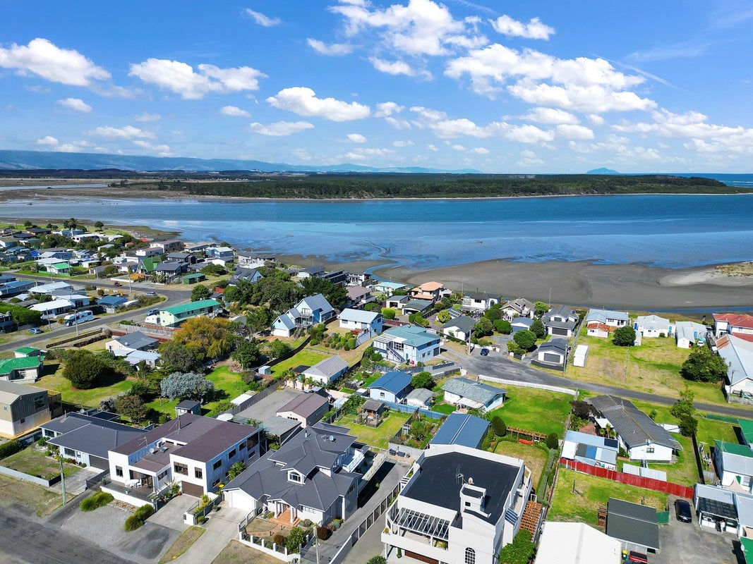 8 Roore Street, Foxton Beach, Foxton - Carousel 50