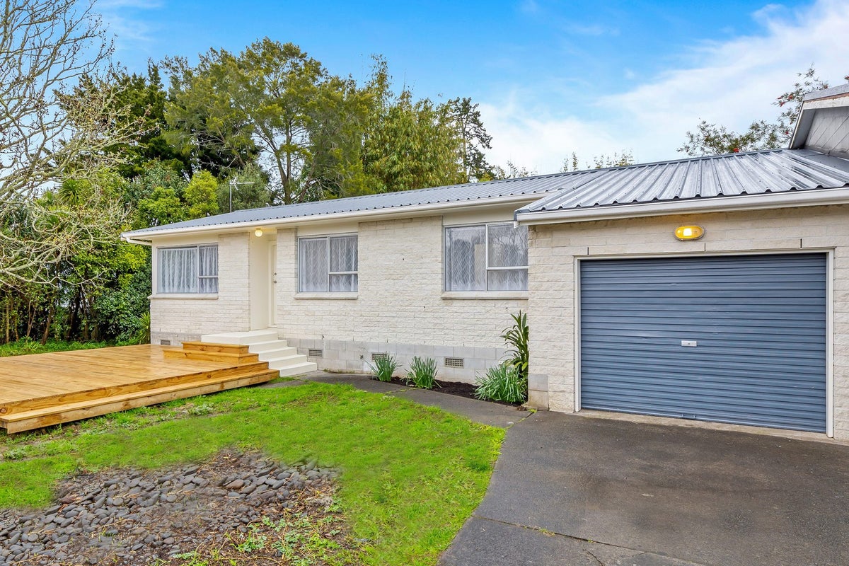 2/94 Kaurilands Road, Titirangi, Auckland - Carousel 1