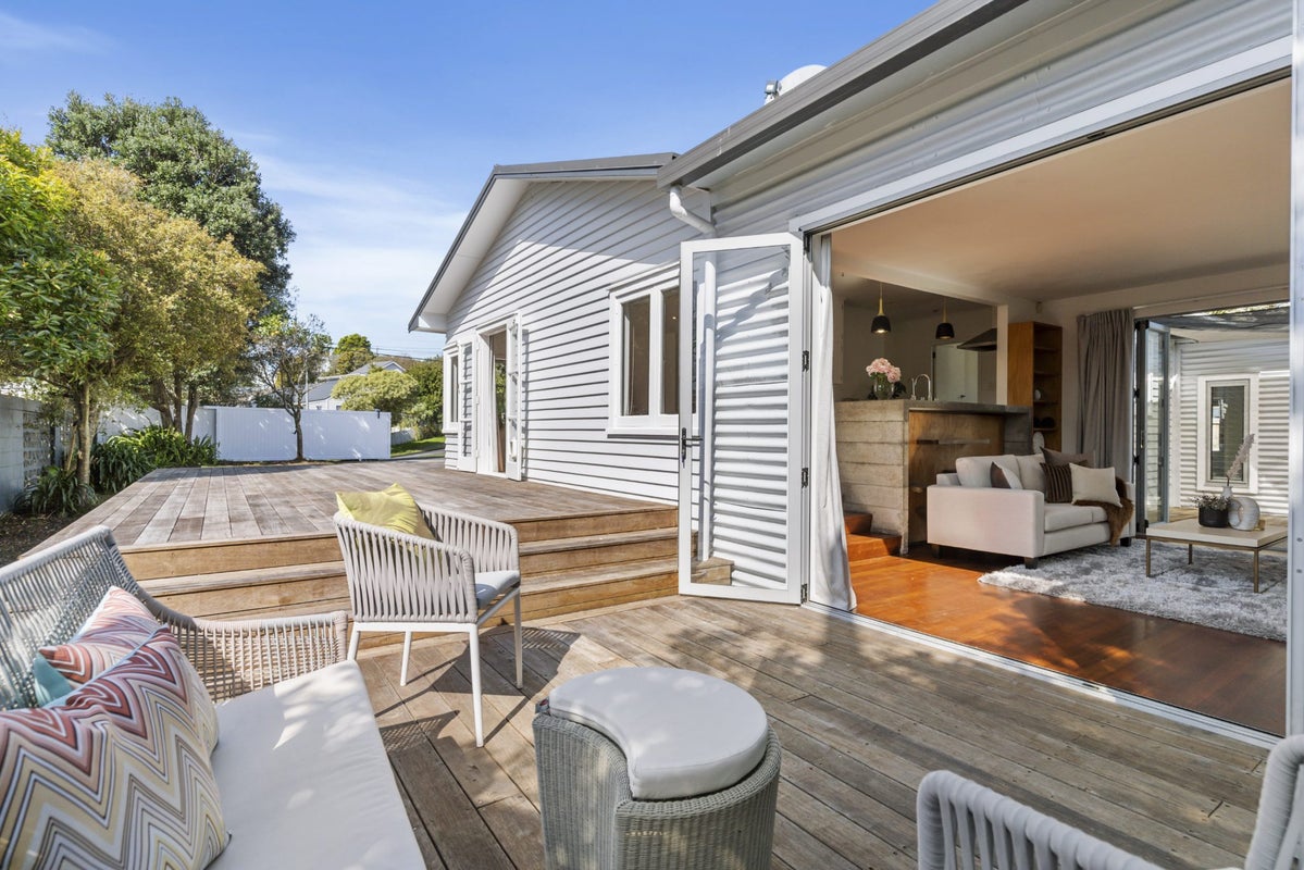 68 County Road, Torbay, Auckland - Carousel 1