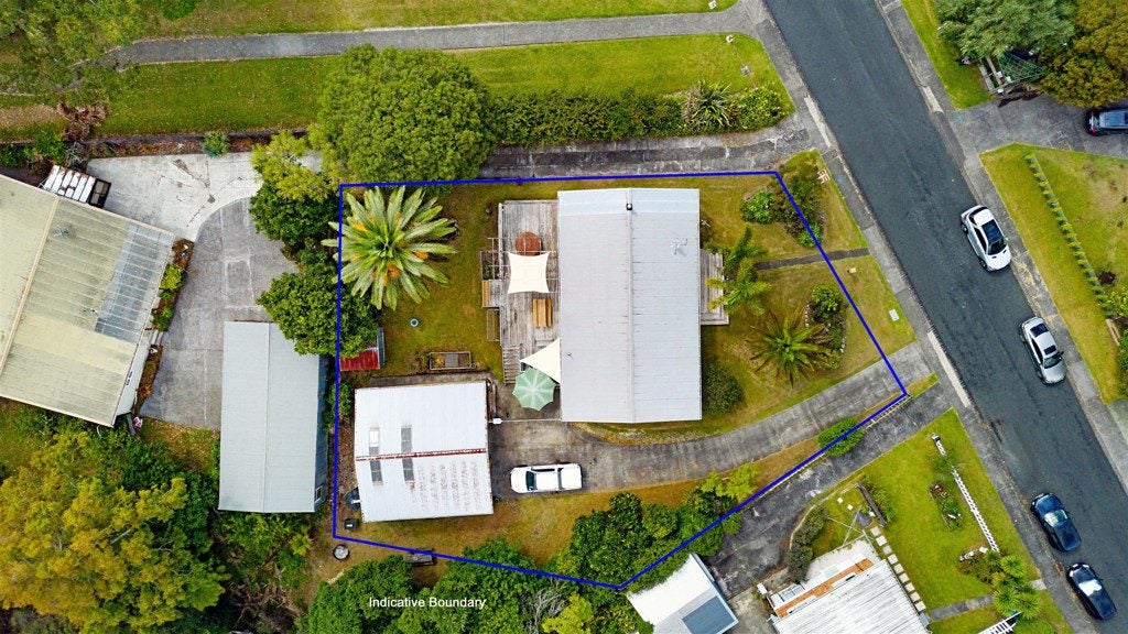 26 Dawnhaven Drive, Te Atatu Peninsula, Auckland - Carousel 1