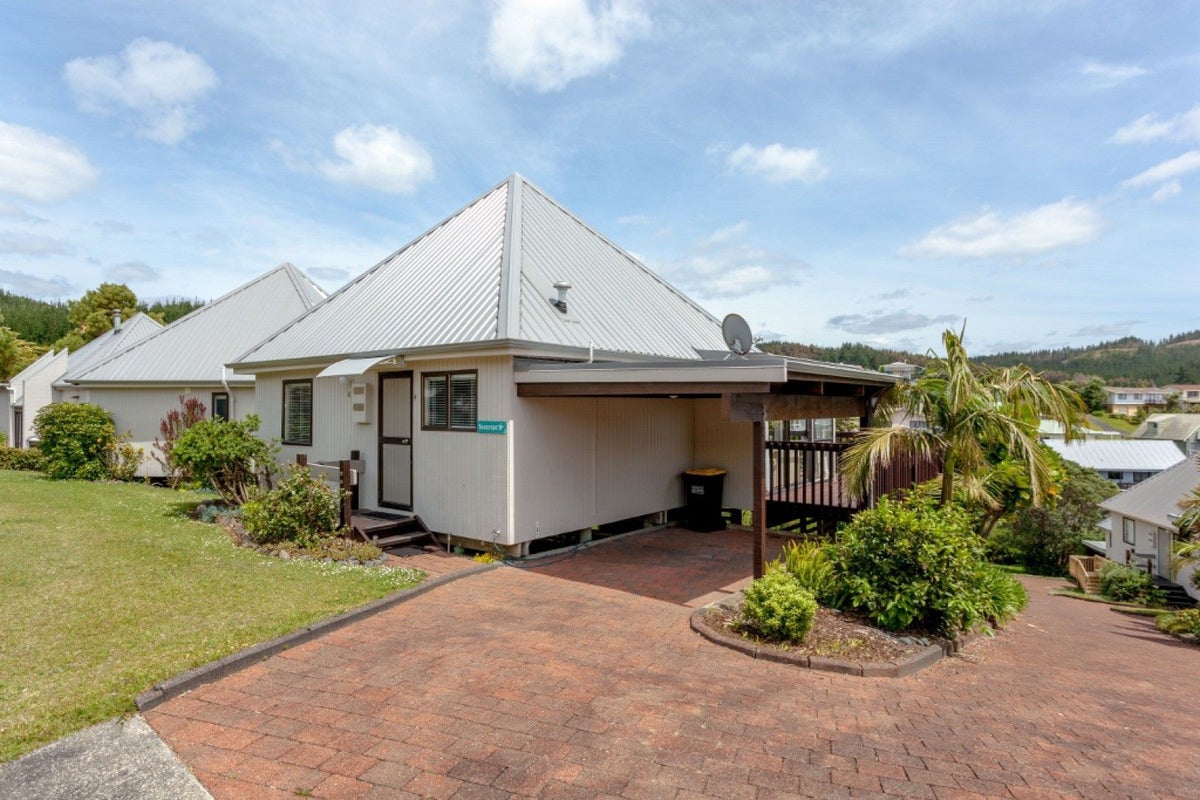 4/104 The Grove, Onemana, Whangamata - Carousel 1