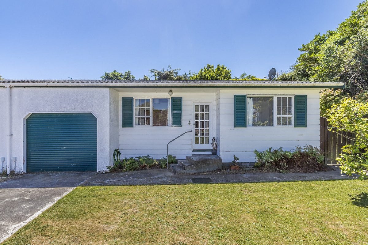 105B Taylor Terrace, Tawa, Wellington - Carousel 1