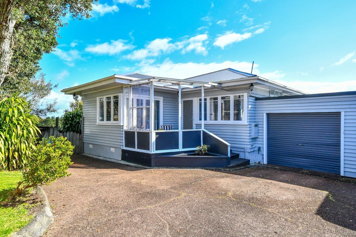 32 Peverill Crescent, Papatoetoe, Auckland - Carousel 1