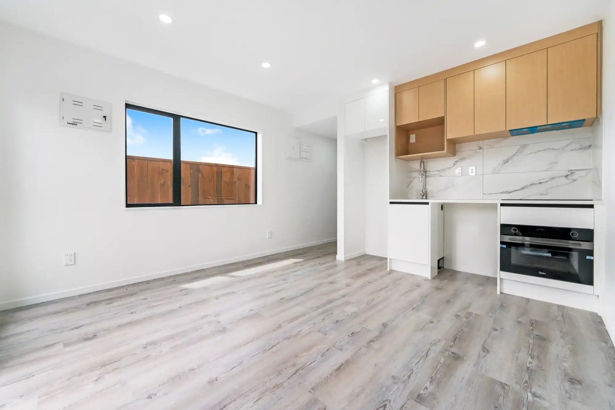 20C Sabot Place, Massey, Auckland - Carousel 1