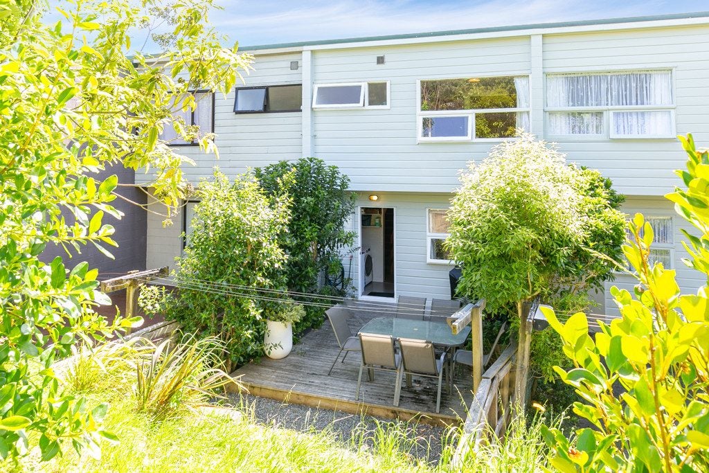 3/23 Collins Avenue, Tawa, Wellington - Carousel 1