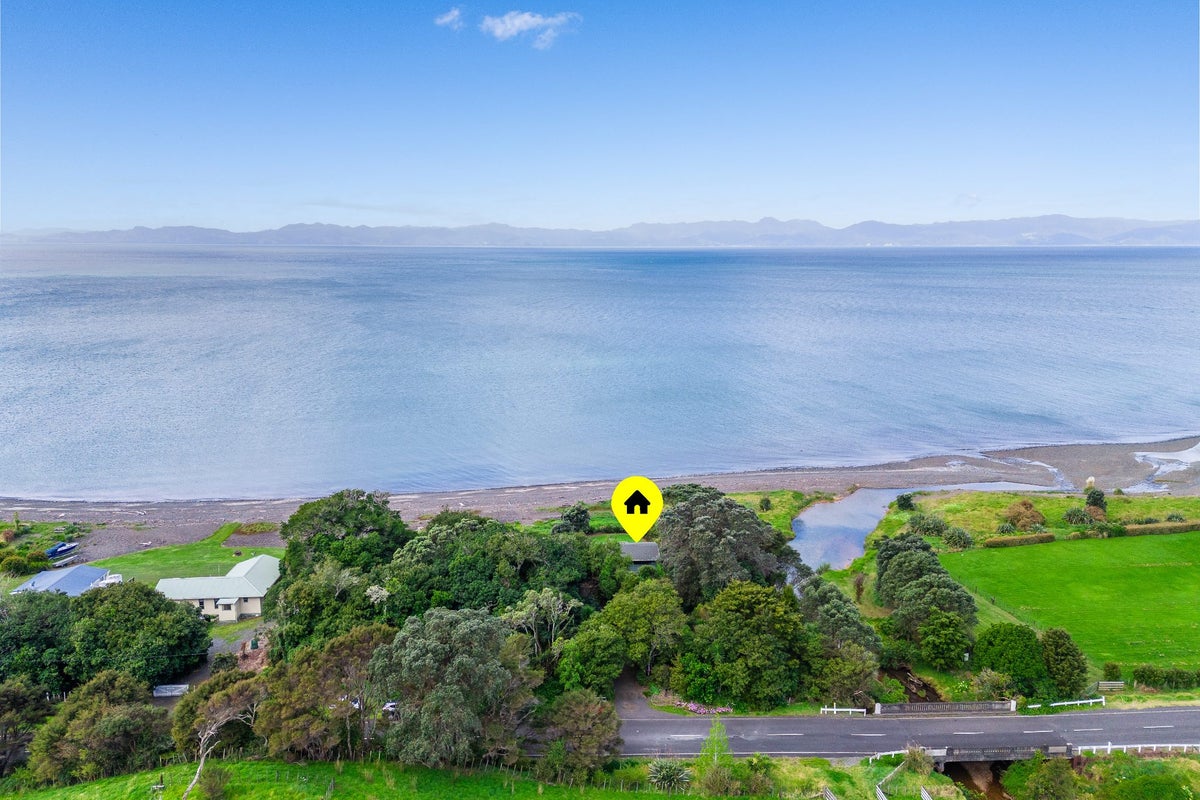 1736 East Coast Road, WHAKATIWAI, MIRANDA - Carousel 1