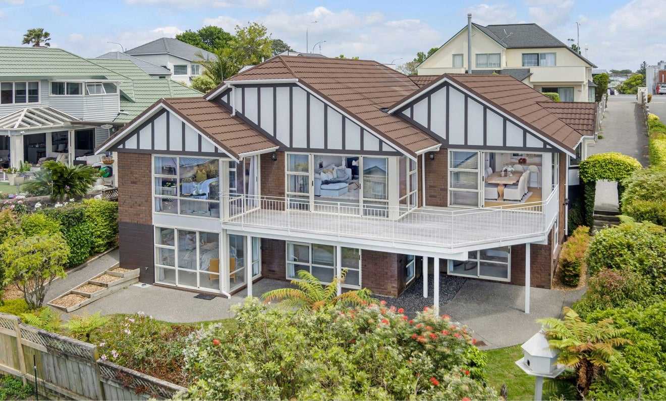 2/40 Cook Street, Howick, Auckland - Carousel 1