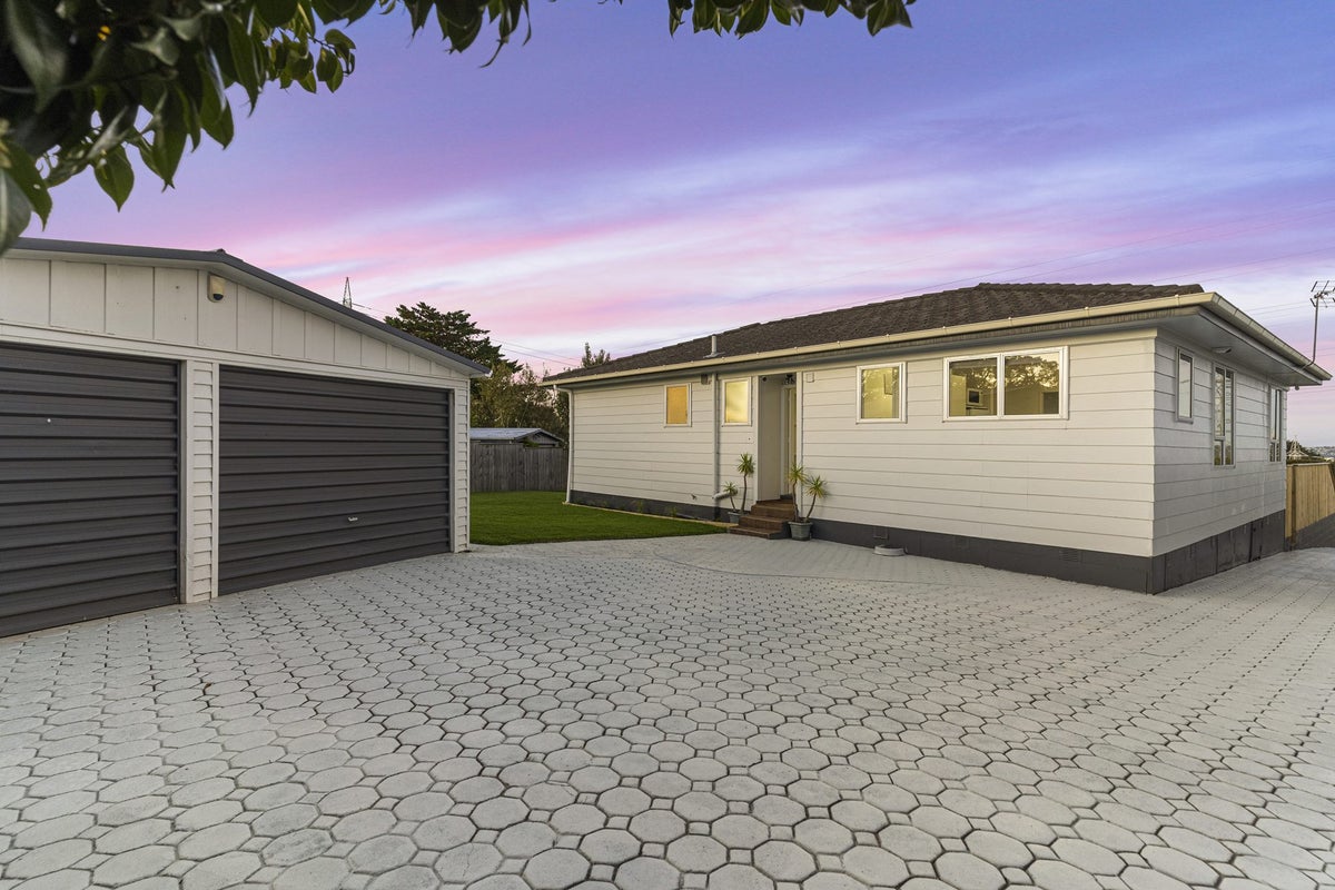 29 Doone Place, Massey, Auckland - Carousel 2