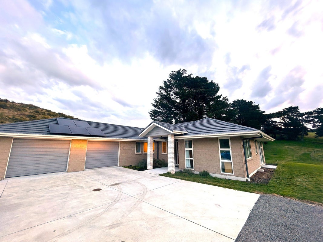 61 Pineleigh Drive, Poraiti, Napier - Carousel 1
