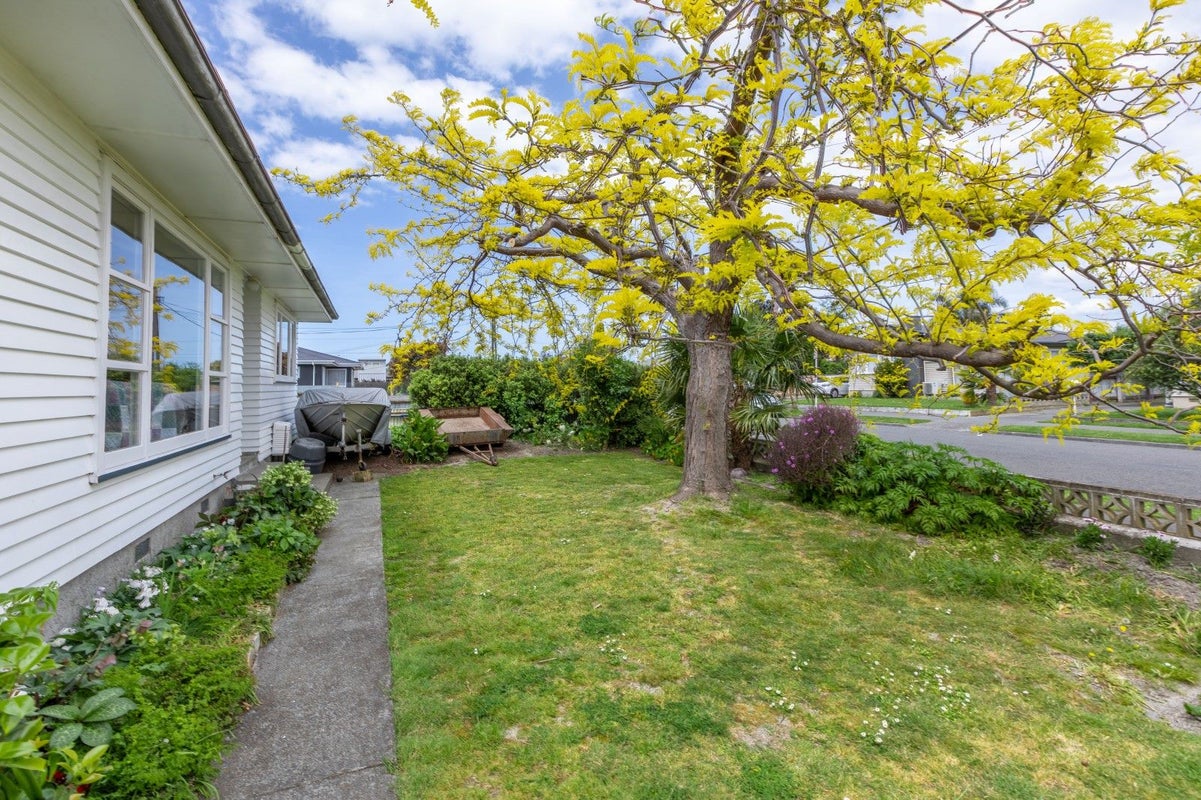 10 Dick Place, Onekawa, Napier - Carousel 21