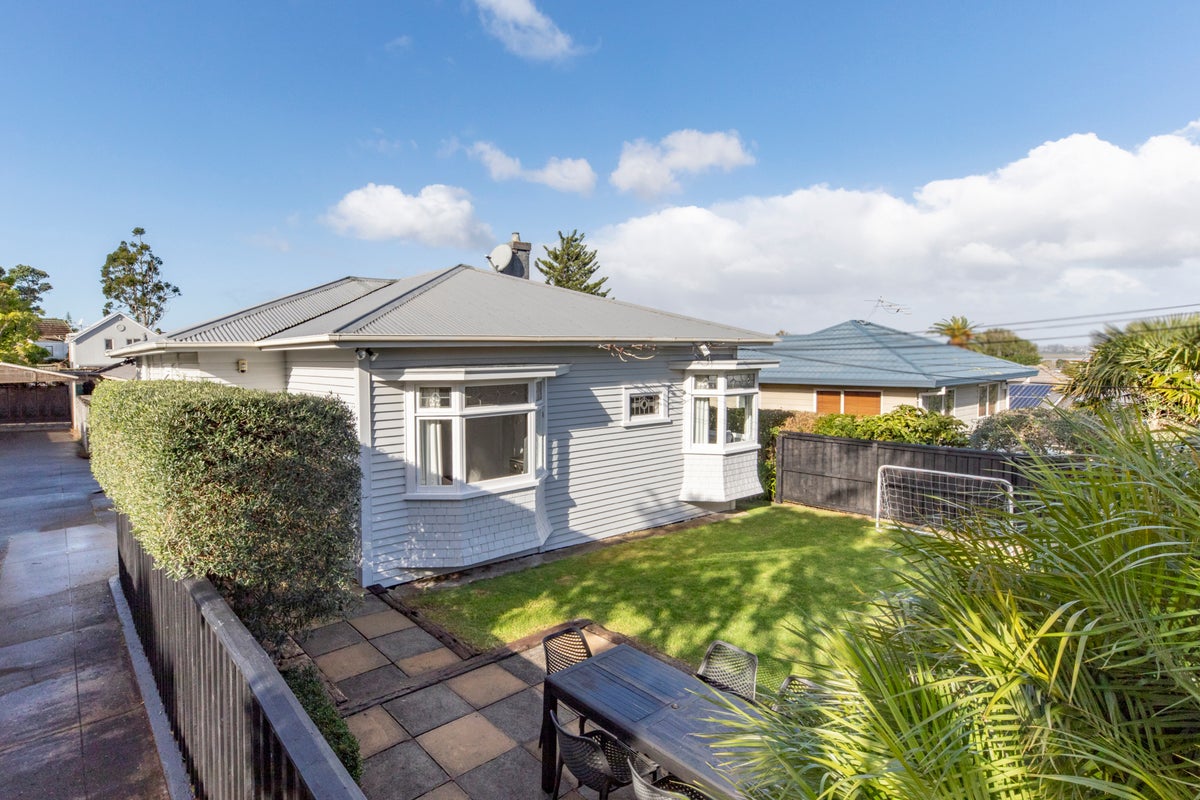1/27 Mariri Road, Onehunga, Auckland - Carousel 2