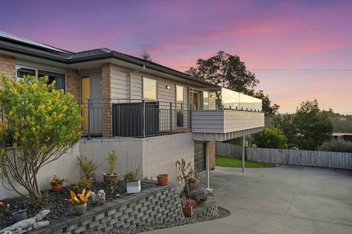 8 Utopia Park Heights, Welcome Bay, Tauranga - Carousel 2