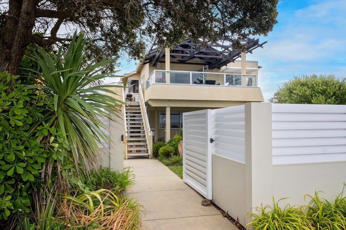 31 The Esplanade, Westshore, Napier - Carousel 2