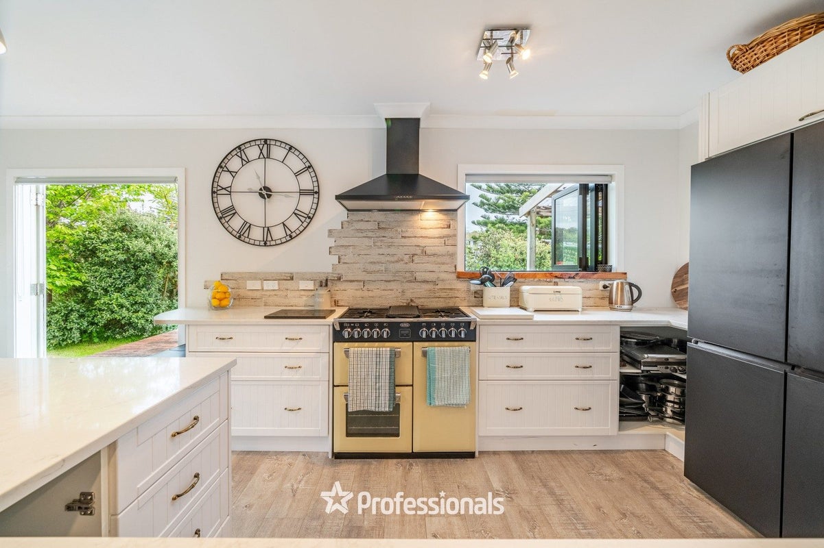 8 Sydney Crescent, Raumati South, Paraparaumu - Carousel 2