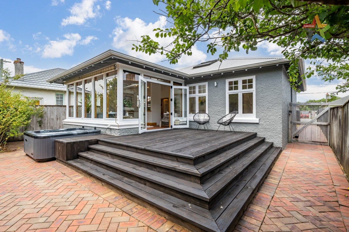 63 Adelaide Street, Petone, Lower Hutt - Carousel 1