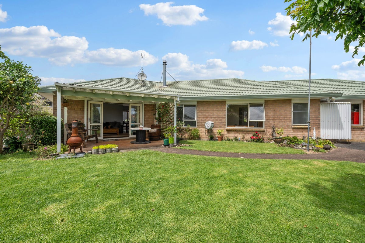 12 Brookesmith Drive, Waiuku, Waiuku - Carousel 1