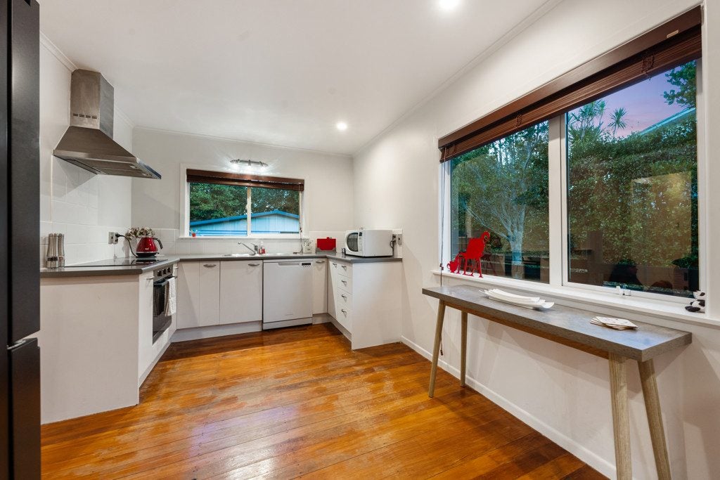 32 Konini Road, Titirangi, Auckland - Carousel 38