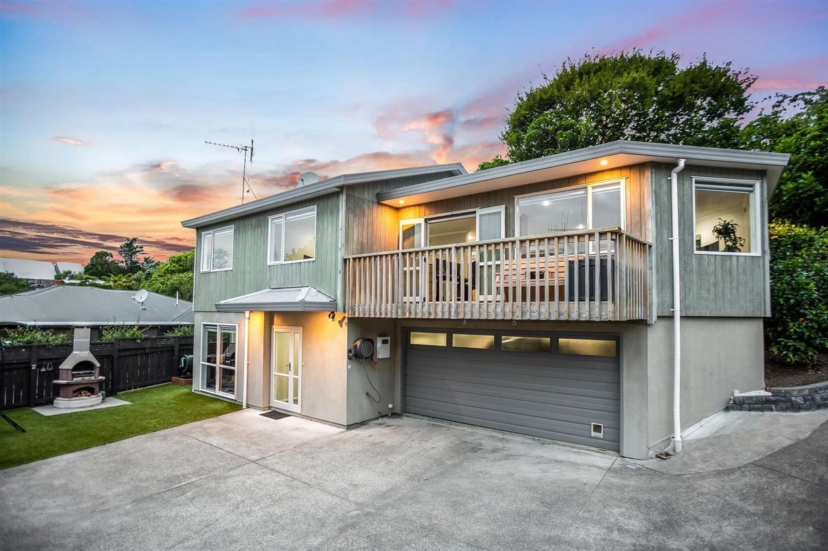 13B Peterhouse St, Tawa, Wellington - Carousel 1