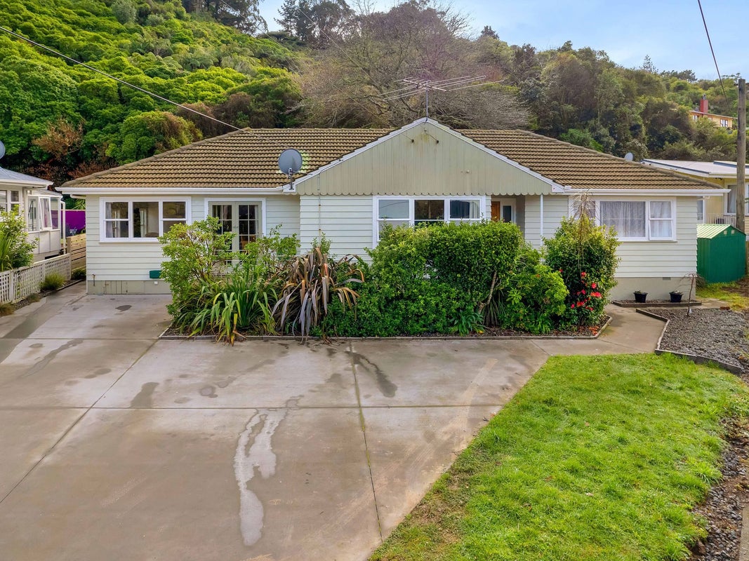46 Kiwi Crescent, Tawa, Wellington - Carousel 2