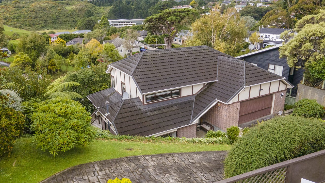 6 Burbank Crescent, Churton Park, Wellington - Carousel 1
