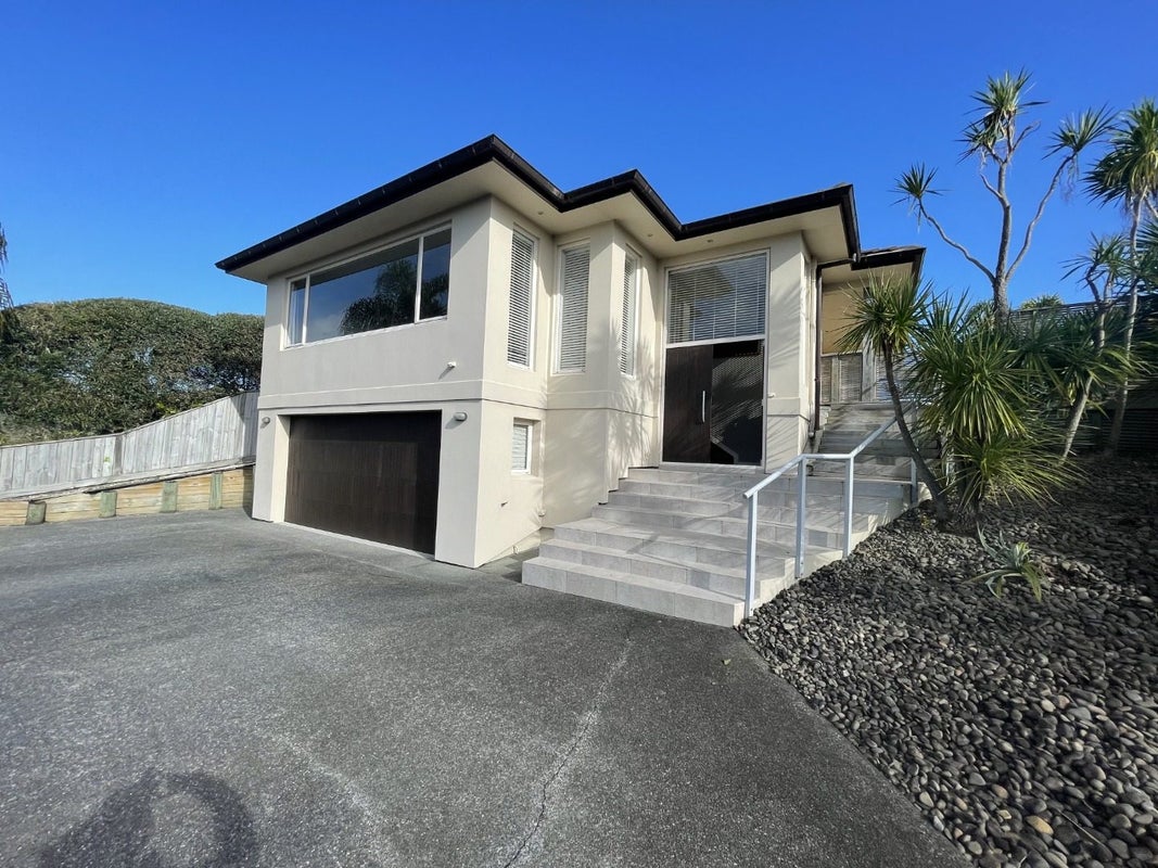 16 Araminta Place, Beachlands, Auckland - Carousel 2