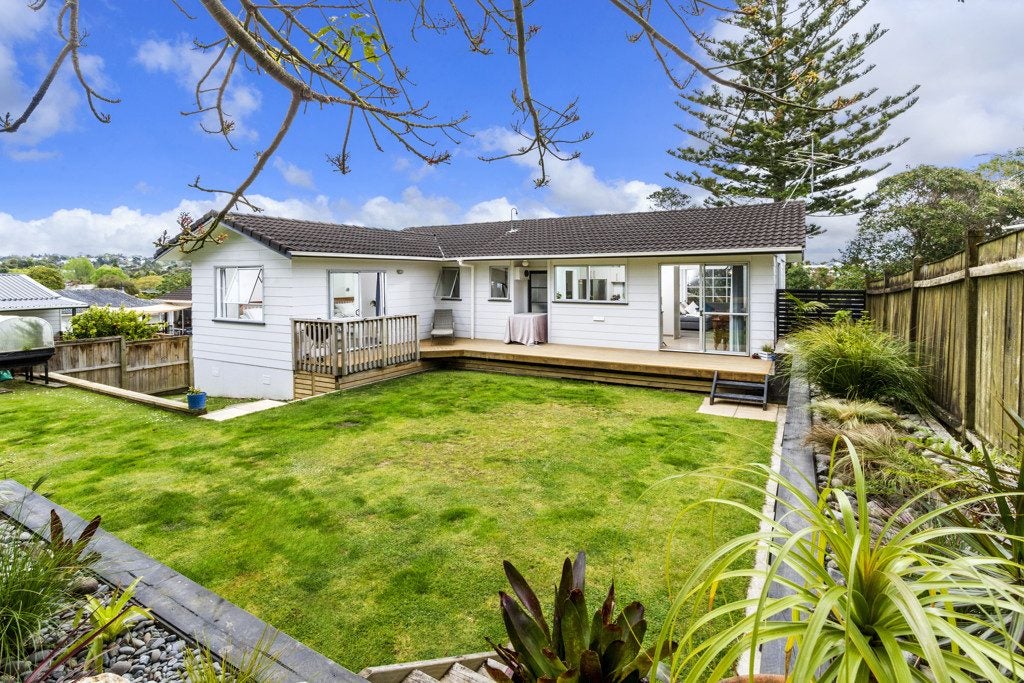 42 Hellyers Street, Birkdale, Auckland - Carousel 2