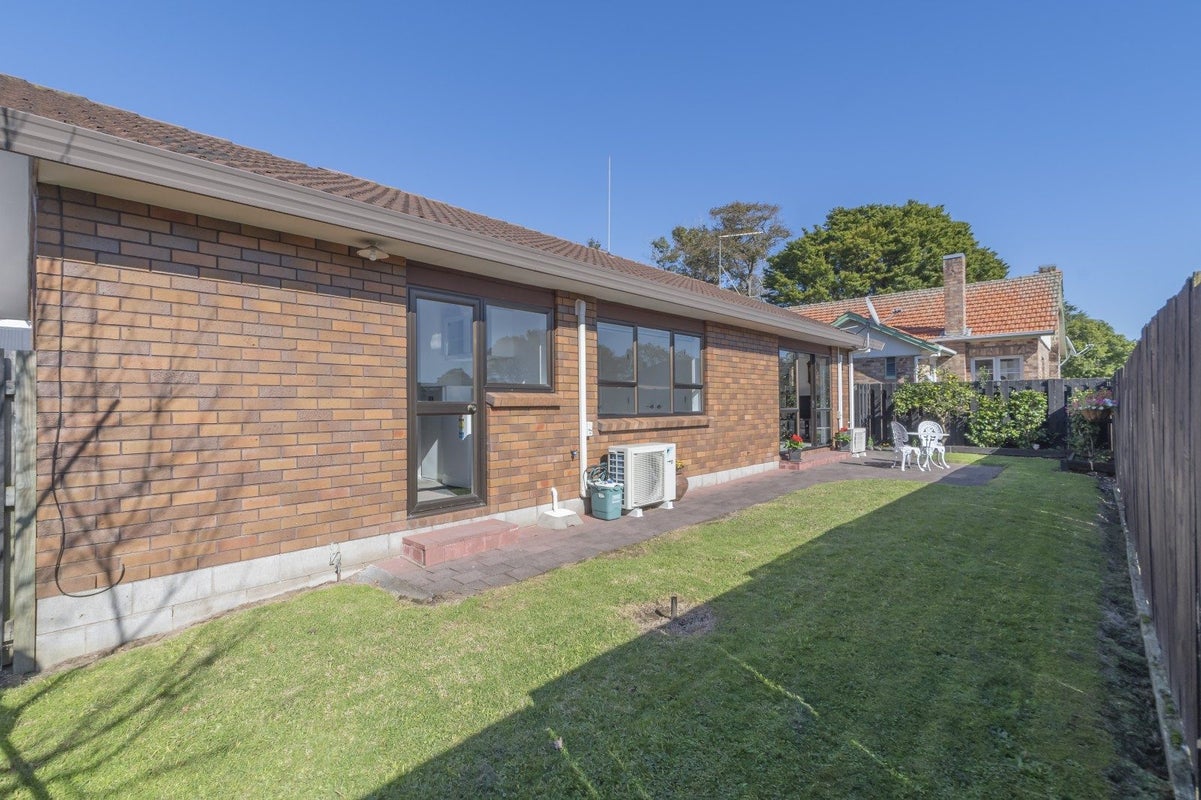 2/10 Great South Road, Papakura, Auckland - Carousel 15