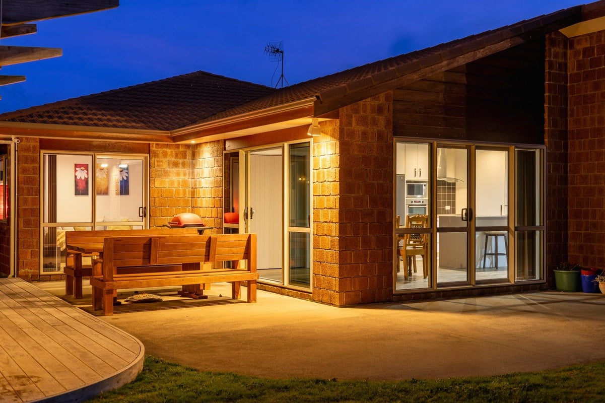 28 Simpson Crescent, Raumati Beach, Paraparaumu - Carousel 1