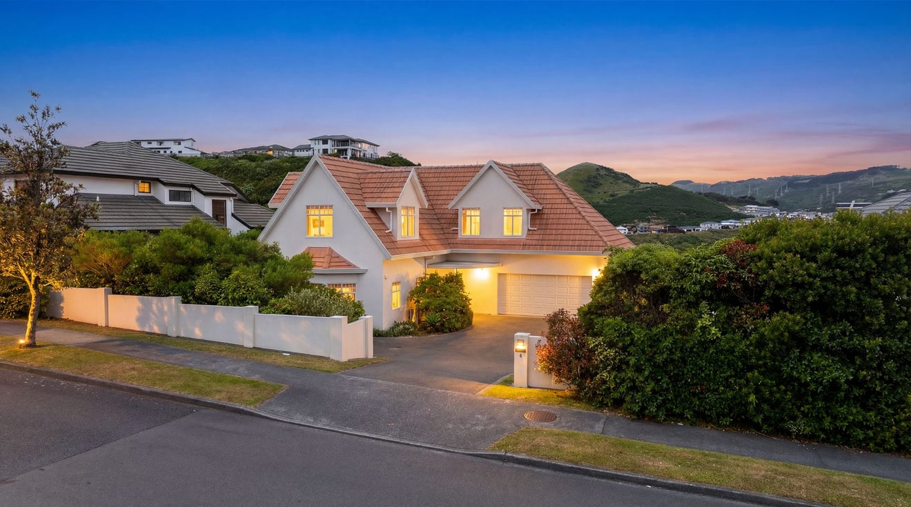 4 Amesbury Drive, Churton Park, Wellington - Carousel 1