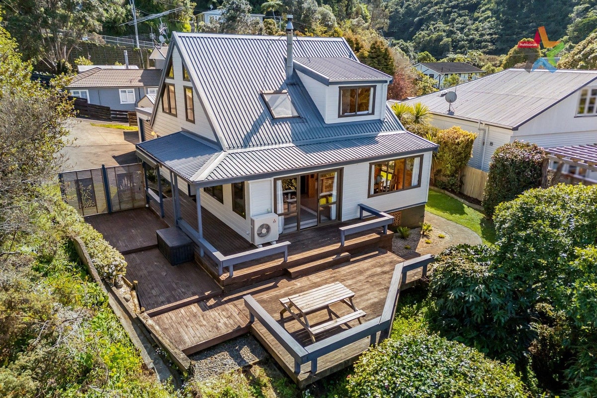 1/19 Miromiro Road, Normandale, Lower Hutt - Carousel 1