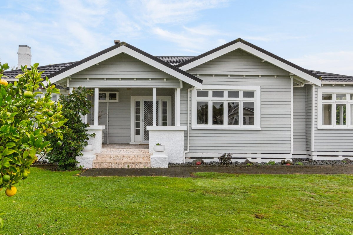 33 Albert Street, Te Hapara, Gisborne - Carousel 1