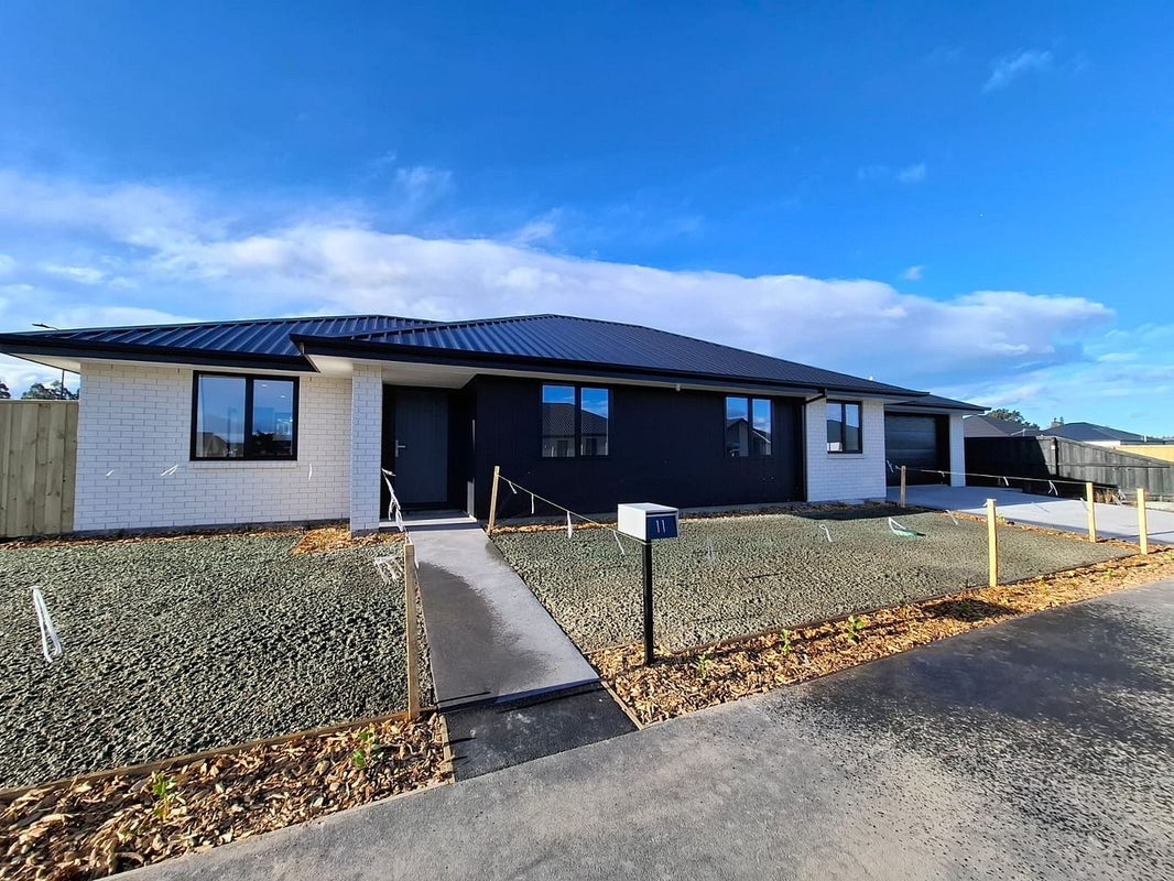11 Oakmill Drive, Casebrook, Christchurch - Carousel 1