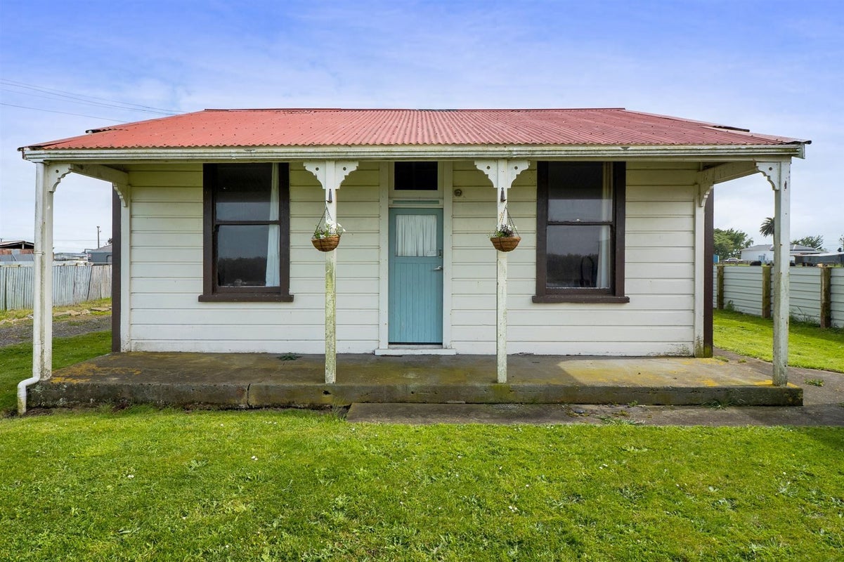 16 Manu Road, Hawera - Carousel 1
