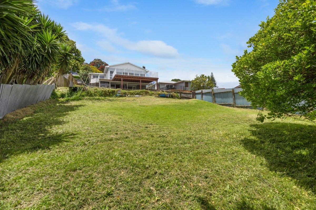 9 Mount View Place, Spotswood, New Plymouth - Carousel 1
