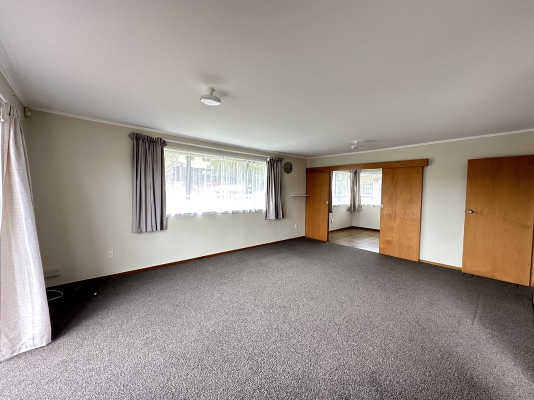 42 Lewisham Street, Highland Park, Auckland - Carousel 2