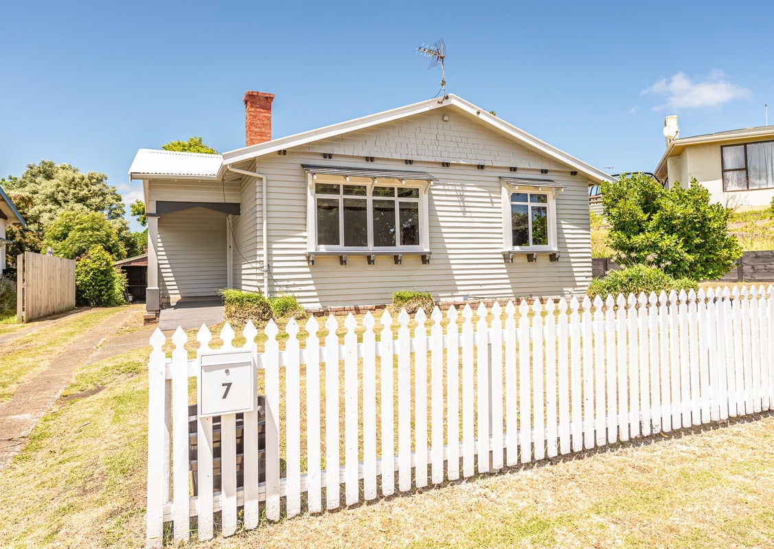 7 Alma Road, Gonville, Whanganui - Carousel 1