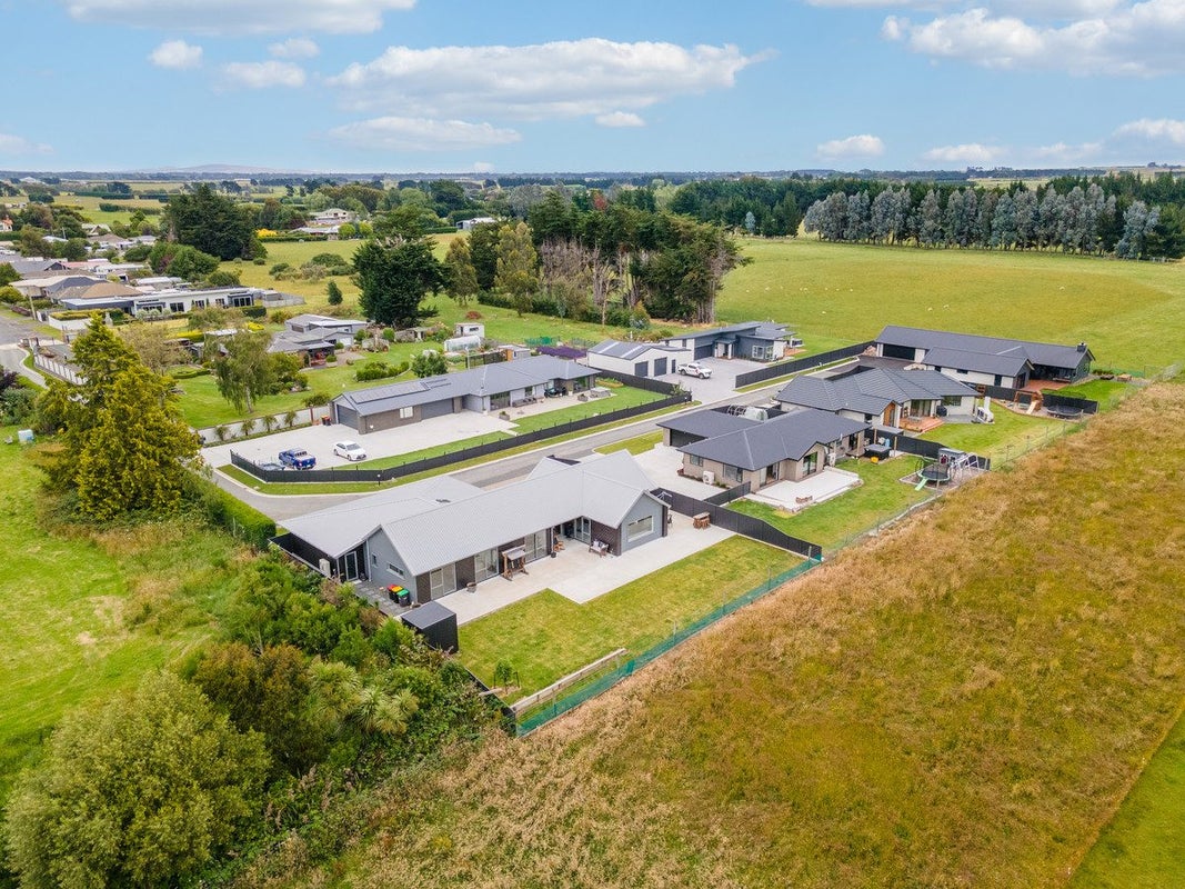24 Lindsay Way, Grasmere, Invercargill - Carousel 1