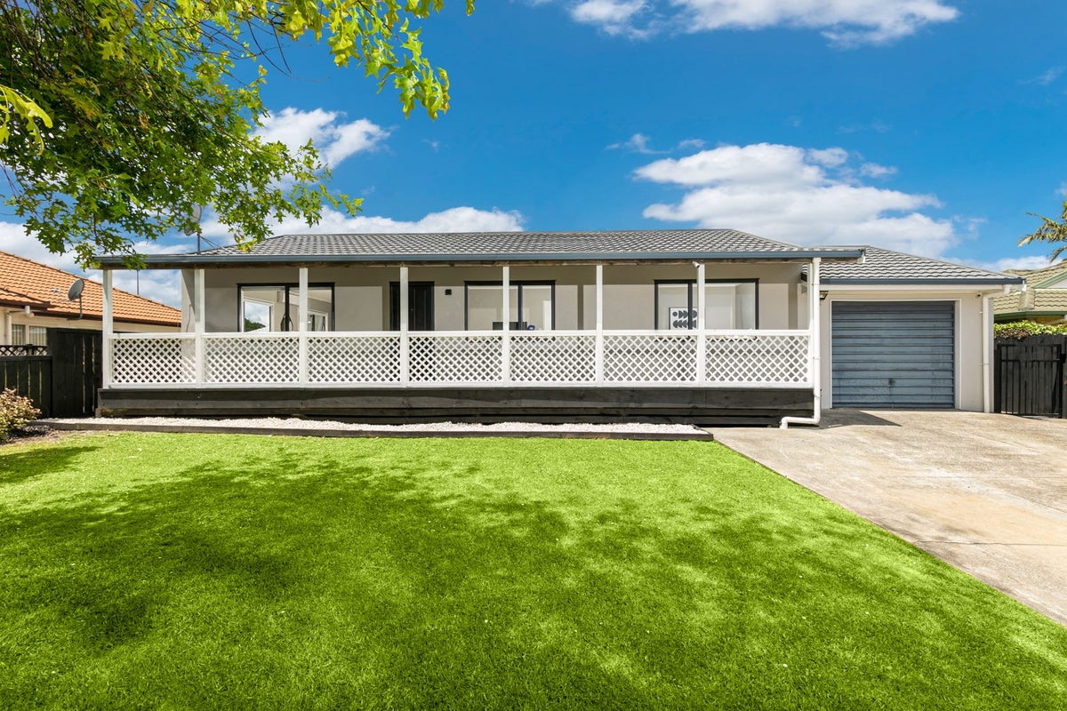 8 Swanson Oaks, Swanson, Auckland - Carousel 1