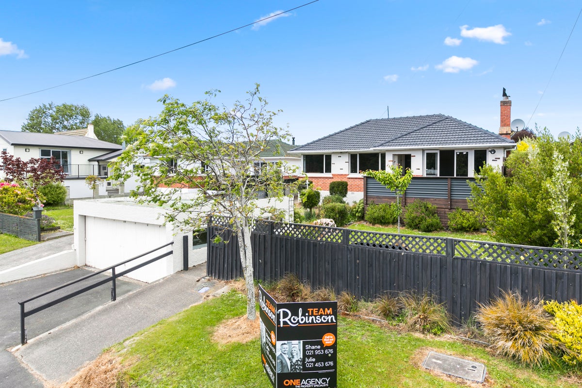 38 Martin Road, Fairfield, Dunedin - Carousel 1