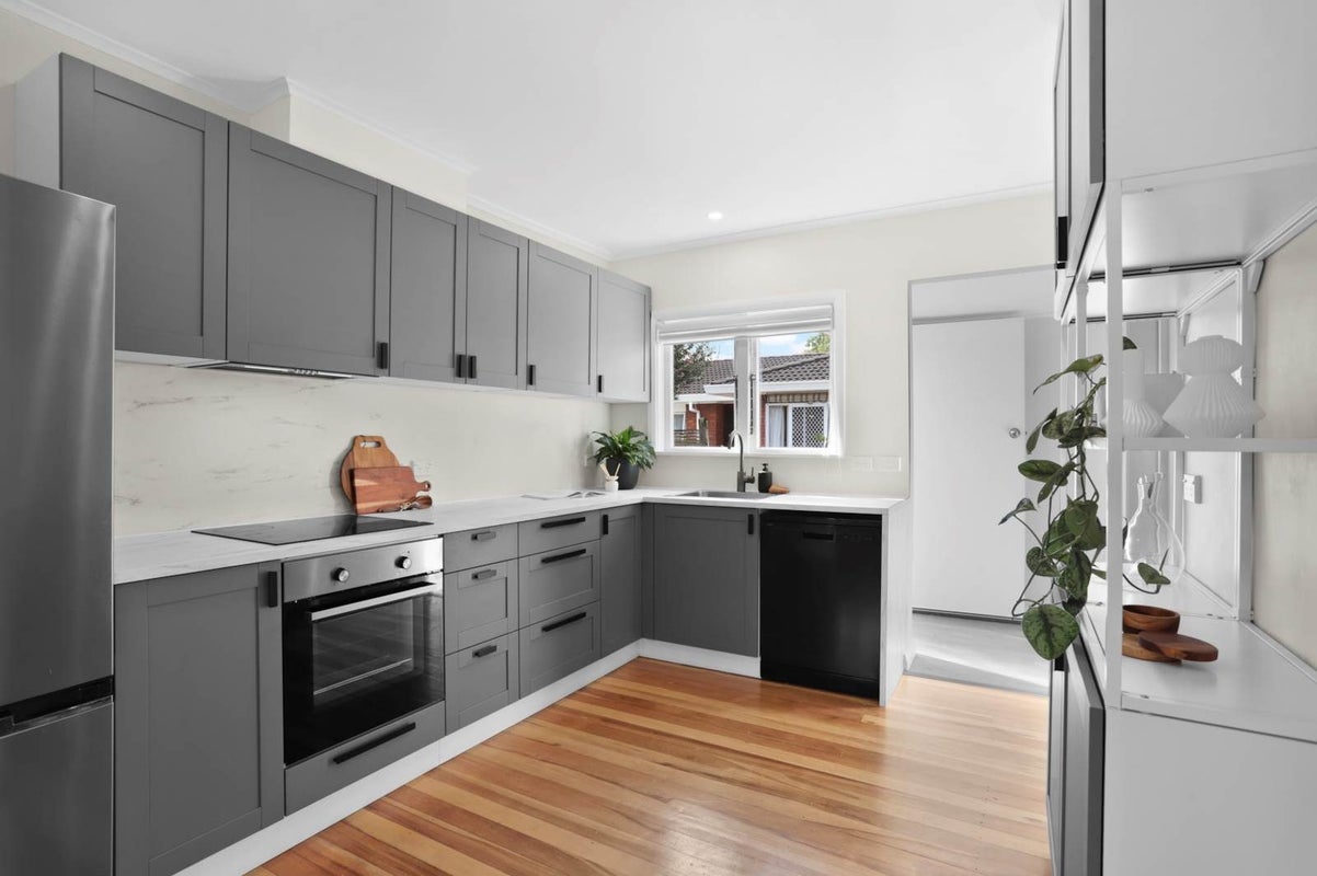 3/237 Edmonton Road, Te Atatu South, Waitakere City, Auckland - Carousel 1