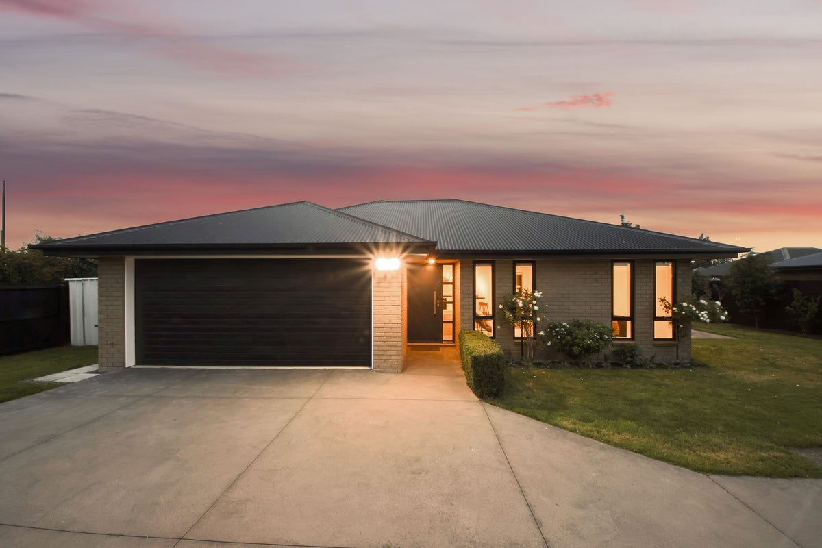 20 Larne Place, Belfast, Christchurch - Carousel 1